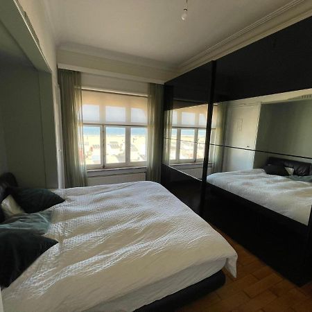 Uniek Appartement Op De Zeedijk Met Parking Oostende Eksteriør billede