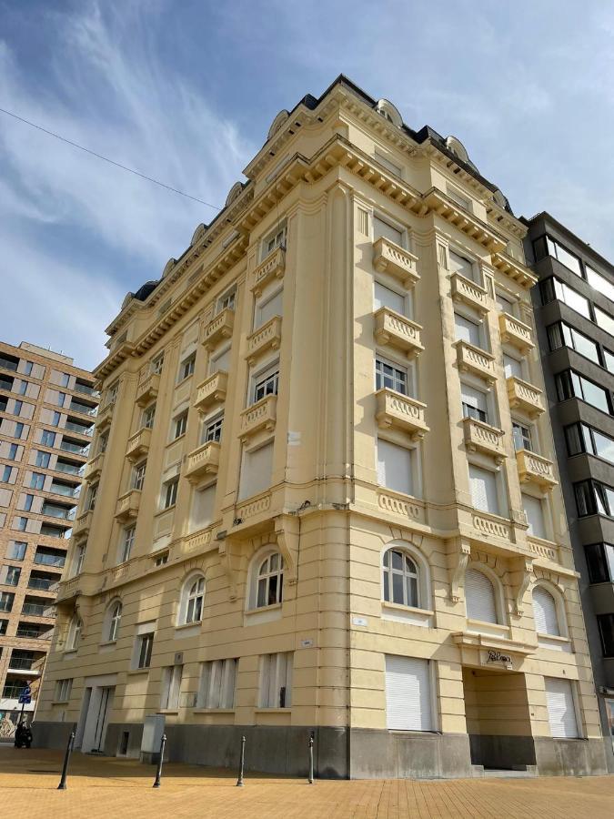 Uniek Appartement Op De Zeedijk Met Parking Oostende Eksteriør billede