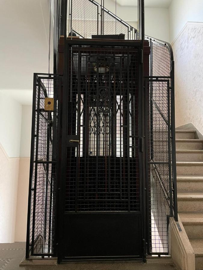 Uniek Appartement Op De Zeedijk Met Parking Oostende Eksteriør billede